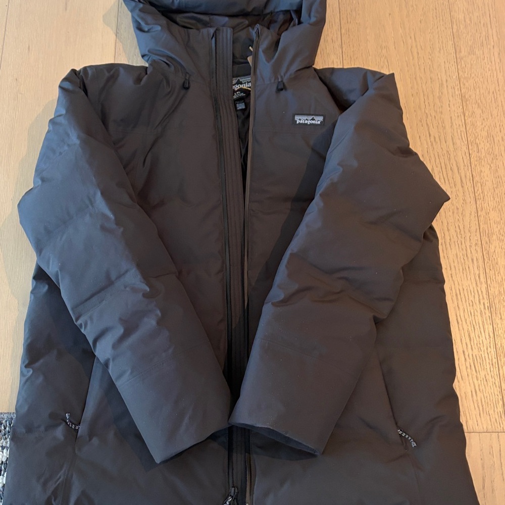 Patagonia Women's Black Hooded Puffer Jacket - Picture 3 of 12